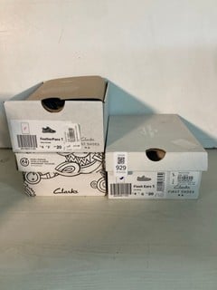 Lot 929  
            Nottingham SR5 - Delivery Only 

                
3 X PAIRS OF SHOES TO INCLUDE CLARKS FIRST SHOES FLASH EARS T OFF WHITE SHOES SIZ...