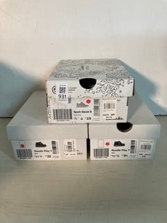 Lot 931  
            Nottingham SR5 - Delivery Only 

                
3 X PAIRS OF SHOES TO INCLUDE CLARKS PLAY PRINTS SPARK GLEAM K NAVY/GREY SHOES SI...