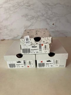 Lot 940  
            Nottingham SR5 - Delivery Only 

                
3 X PAIRS OF SHOES TO INCLUDE CLARKS FRUGR ROAMER BLOOM T PINK/PRINT SHOES SIZE: ...