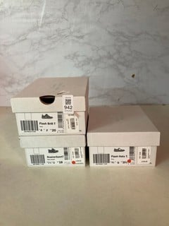 Lot 942  
            Nottingham SR5 - Delivery Only 

                
3 X PAIRS OF SHOES TO INCLUDE CLARKS FIRST SHOES FLASH BRILL T NAVY SHOES SIZE: 4 F