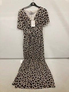 Lot 28  
            Nottingham SR6 - Parcel Delivery 
                
GINA BACCONI LEOPARD PRINT DRESS (UK SIZE 12) ORIGINAL RRP £150.00