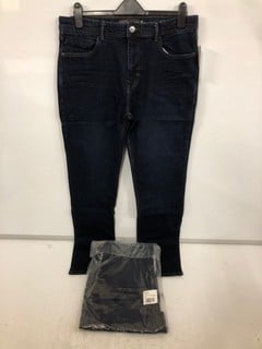 Lot 328  
            Nottingham SR6 - Parcel Delivery 
                
2 X VERY MEN'S SLIM FIT DARK WASH JEANS SIZE: 34R