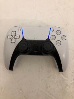Lot 337  
            Nottingham SR6 - Parcel Delivery 
                
SONY DUALSENSE PLAYSTATION 5 WIRELESS CONTROLLER IN WHITE