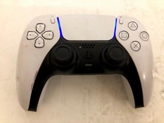 Lot 339  
            Nottingham SR6 - Parcel Delivery 
                
SONY DUALSENSE PLAYSTATION 5 WIRELESS CONTROLLER IN WHITE