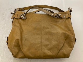 Lot 35  
            Nottingham SR6 - Parcel Delivery 
                
COACH LEATHER HANDBAG IN TAN