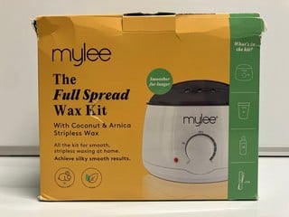 Lot 452  
            Nottingham SR6 - Parcel Delivery 

                
MYLEE THE FULL SPREAD WAX KIT