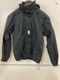 Lot 46  
            Nottingham SR6 - Parcel Delivery 
                
HELLY HANSEN HOODED RAIN JACKET (SIZE S)
