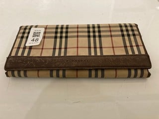 Lot 48  
            Nottingham SR6 - Parcel Delivery 
                
BURBERRY SIGNATURE PRINT PURSE