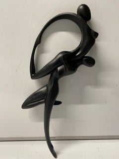 Lot 542  
            Nottingham SR6 - Parcel Delivery 
                
DESIGN TOSCANO DANCE OF DESIRE COUPLE WALL SCULPTURE