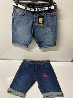 Lot 582  
            Nottingham SR6 - Parcel Delivery 
                
2 X SHORTS TO INC CROSSHATCH (W36)