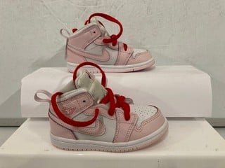 Lot 58  
            Nottingham SR6 - Parcel Delivery 
                
PAIR OF KID'S PINK NIKE TRAINERS (UK SIZE 6.5 KIDS)