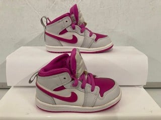 Lot 59  
            Nottingham SR6 - Parcel Delivery 
                
PAIR OF KID'S PINK NIKE TRAINERS (UK SIZE 6.5 KIDS)