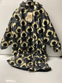 Lot 601  
            Nottingham SR6 - Parcel Delivery 
                
REGATTA + ORLA KIELY CHANGING ROBE (ONE SIZE)