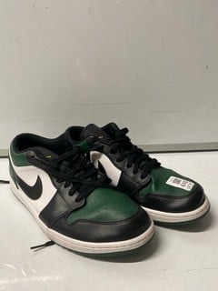 Lot 610  
            Nottingham SR6 - Parcel Delivery 
                
PAIR OF NIKE AIR JORDAN TRAINERS (UK SIZE 11)