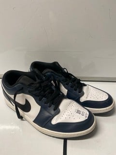 Lot 611  
            Nottingham SR6 - Parcel Delivery 
                
PAIR OF NIKE AIR JORDAN TRAINERS (UK SIZE 11)