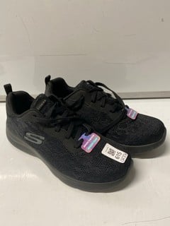 Lot 615  
            Nottingham SR6 - Parcel Delivery 
                
PAIR OF SKECHERS TRAINERS (UK SIZE 3.5)
