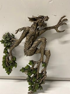 Lot 652  
            Nottingham SR6 - Parcel Delivery 
                
3 X TREE SPIRIT OF SLEEPY HOLLOW WALL FIGURES