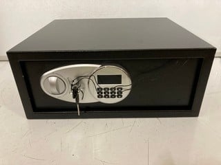 Lot 67  
            Nottingham SR6 - Parcel Delivery 
                
SAFETY LOCK WITH KEY