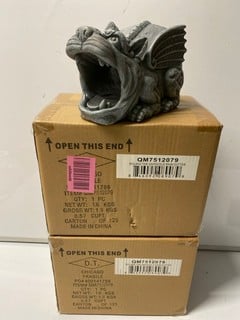 Lot 691  
            Nottingham SR6 - Parcel Delivery 

                
2 X ROLAND THE GARGOYLE RAIN GUTTER STATUES