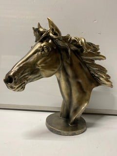 Lot 732  
            Nottingham SR6 - Parcel Delivery 

                
MAJESTIC STALLION HORSE STATUE
