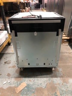Lot 16  
            Nottingham SR2 - Delivery or Collection 

                
HOTPOINT INTEGRATED DISHWASHER MODEL NO: H81 HP42 ORIGINAL RRP £479.00