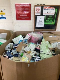 Lot 206  
            Nottingham SR2 - Delivery or Collection 

                
PALLET OF ITEMS INC SKIN CARE ITEMS & PET ITEMS