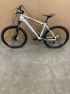 Lot 222  
            Nottingham SR2 - Delivery or Collection 

                
GIANT REVEL MOUNTAIN BIKE