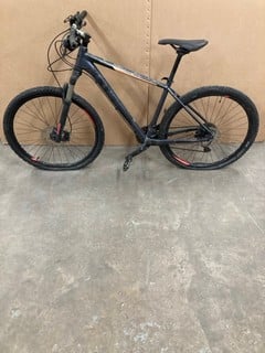 Lot 225  
            Nottingham SR2 - Delivery or Collection 

                
BLACK MOUNTAIN BIKE (MPSS02861280)