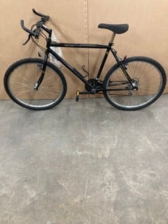 Lot 229  
            Nottingham SR2 - Delivery or Collection 

                
BLACK MOUNTAIN (FAAP 103)