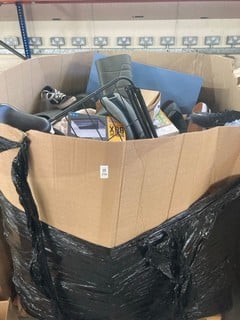 Lot 256  
            Nottingham SR2 - Delivery or Collection 

                
PALLET OF BISLEY CABINET & FOOTWEAR