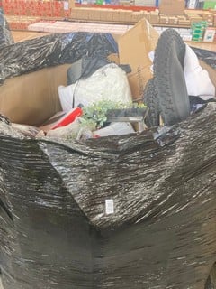 Lot 260  
            Nottingham SR2 - Delivery or Collection 

                
PALLET OF ITEMS INC FOOTWEAR & CLOTHING