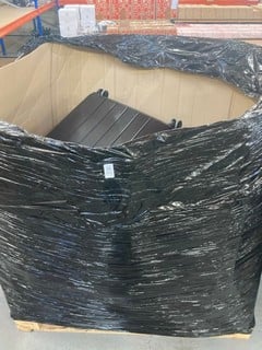 Lot 262  
            Nottingham SR2 - Delivery or Collection 

                
PALLET OF ITEMS INC SUPER5 SUITCASE SET
