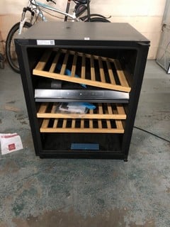 Lot 28  
            Nottingham SR2 - Delivery or Collection 

                
NEFF BUILT-IN WINE COOLER MODEL NO: KU9213HG0G ORIGINAL RRP £1,199.00