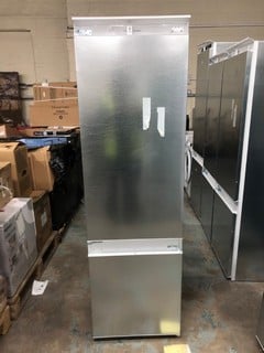 Lot 34  
            Nottingham SR2 - Delivery or Collection 

                
BOSCH SERIES 2 INTEGRATED FRIDGE FREEZER MODEL NO: KIV87NSE0G ORIGINAL RRP £699.00
