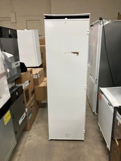 Lot 42  
            Nottingham SR2 - Delivery or Collection 

                
AEG 7000 INTEGRATED FRIDGE FREEZER MODEL NO: TB7NA181ES ORIGINAL RRP £829.99
