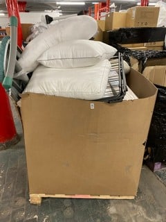 Lot 257  
            Nottingham SR3 - Delivery or Collection 

                
PALLET OF ITEMS TO INCLUDE GOLDEN SELECT TOASTED HONEY LAMINATE FLOORING