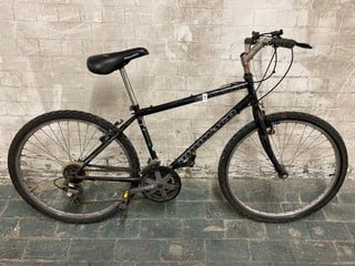 Lot 279  
            Nottingham SR3 - Collection Only 

                
BLACK AMMACO 3000 BICYCLE (EUAP539)