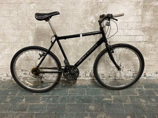 Lot 282  
            Nottingham SR3 - Collection Only 

                
BLACK RALEIGH BICYCLE (EUAP532)