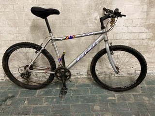 Lot 284  
            Nottingham SR3 - Collection Only 

                
SILVER RADFORD BICYCLE (EUAP528)