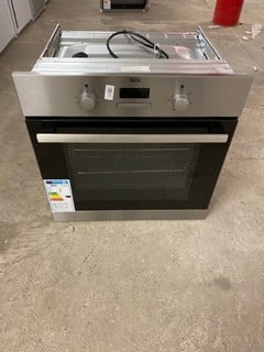 Lot 72  
            Nottingham SR3 - Delivery or Collection 

                
AEG BUILT IN SINGLE OVEN MODEL NO: BSX23101XM (EX DISPLAY)