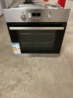 Lot 74  
            Nottingham SR3 - Delivery or Collection 

                
AEG BUILT IN SINGLE OVEN MODEL NO: BSX23101XM (EX DISPLAY)