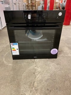 Lot 75  
            Nottingham SR3 - Delivery or Collection 

                
AEG BUILT IN SINGLE OVEN MODEL NO: BES356010B (EX DISPLAY)