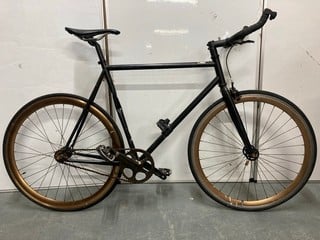 Lot 126  
            Nottingham SR6 – Collection Only 

                
UNBRANDED BLACK FRAME PEDAL BICYCLE (COLLECTION ONLY) (MPSS01277257)
