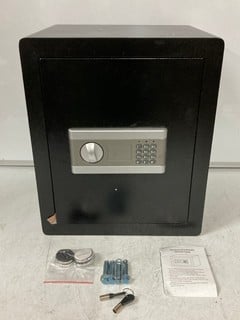 Lot 198  
            Nottingham SR6 – Delivery Or Collection 

                
BLACK METAL SECURITY LOCK BOX (WITH KEYS)