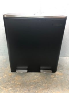 Lot 220  
            Nottingham SR6 – Delivery Or Collection 

                
SONGMICS TRASH CAN MODEL: LTB60BK