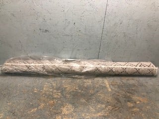 Lot 241  
            Nottingham SR6 – Delivery Or Collection 

                
SAFAVIEH MONTAGE GREY RUG 4' X 6'