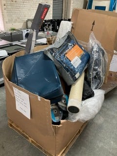 Lot 325  
            Nottingham SR6 – Delivery Or Collection 

                
PALLET OF ITEMS INC PET BEDS, SUITCASE AND VEHICLE BLINDS (ALL ITEMS MUST BE TAKEN)