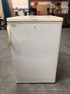 Lot 59  
            Nottingham SR6 – Delivery Or Collection 
                
ELECTROLUX UNDERCOUNTER FRIDGE MODEL: ER6642T
