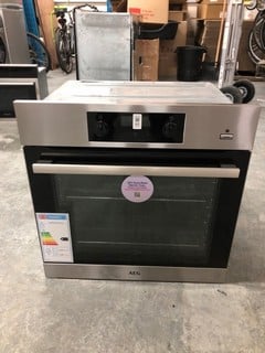 Lot 65  
            Nottingham SR6 – Delivery Or Collection 
                
AEG BUILT-IN SINGLE OVEN MODEL: BES356010M ORIGINAL RRP: £259.00