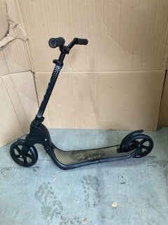 Lot 119  
            Nottingham SR9 - Collection Only 

                
BLACK AERO SCOOTER - GHAP142 - COLLECTION ONLY